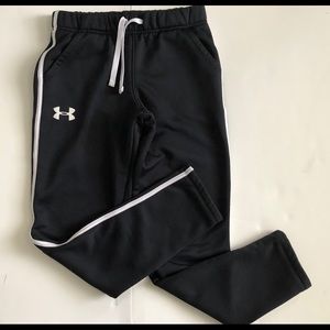 Boys Under Armour Cold Gear Storm joggers Medium